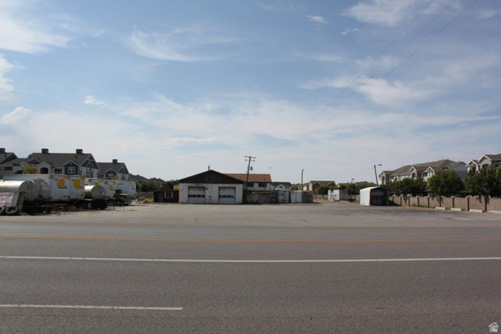 805 N REDWOOD RD, North Salt Lake, UT 84054