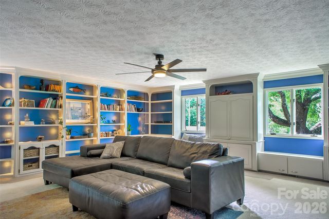 53 Braddock Way, Asheville, NC 28803