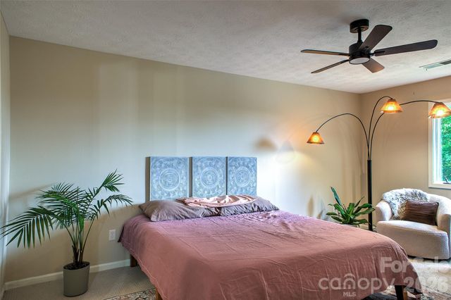 53 Braddock Way, Asheville, NC 28803