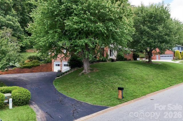 53 Braddock Way, Asheville, NC 28803