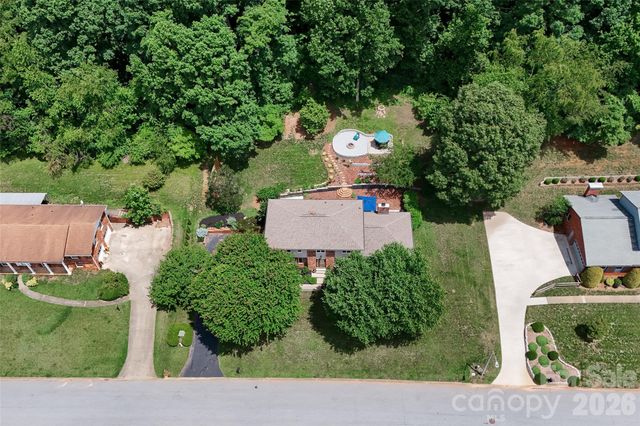 53 Braddock Way, Asheville, NC 28803
