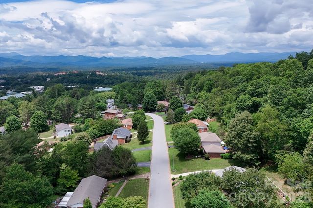 53 Braddock Way, Asheville, NC 28803