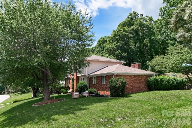 53 Braddock Way, Asheville, NC 28803