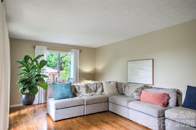 53 Braddock Way, Asheville, NC 28803