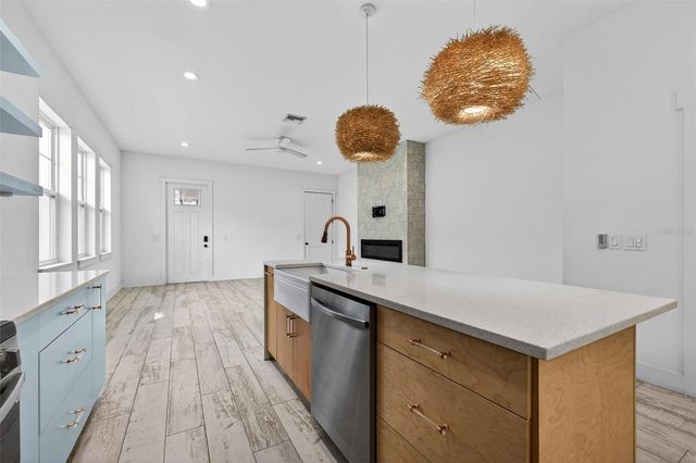 611 24TH AVENUE N, St Petersburg, FL 33704