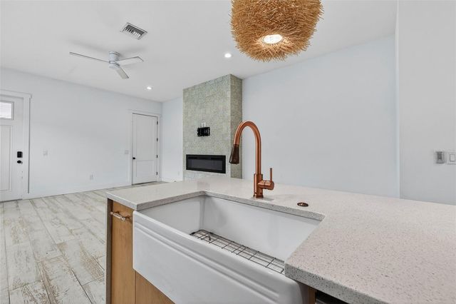 611 24TH AVENUE N, St Petersburg, FL 33704