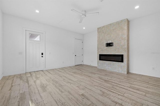 611 24TH AVENUE N, St Petersburg, FL 33704