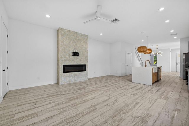 611 24TH AVENUE N, St Petersburg, FL 33704