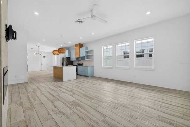 611 24TH AVENUE N, St Petersburg, FL 33704