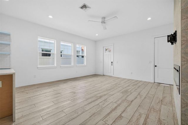 611 24TH AVENUE N, St Petersburg, FL 33704