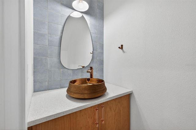 611 24TH AVENUE N, St Petersburg, FL 33704