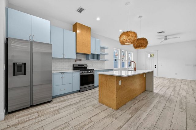 611 24TH AVENUE N, St Petersburg, FL 33704