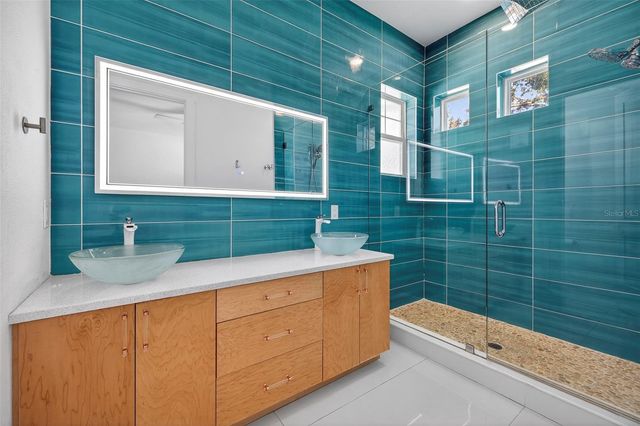 611 24TH AVENUE N, St Petersburg, FL 33704