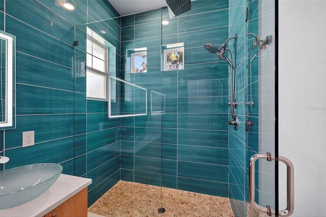 611 24TH AVENUE N, St Petersburg, FL 33704