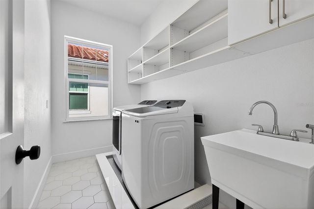 611 24TH AVENUE N, St Petersburg, FL 33704