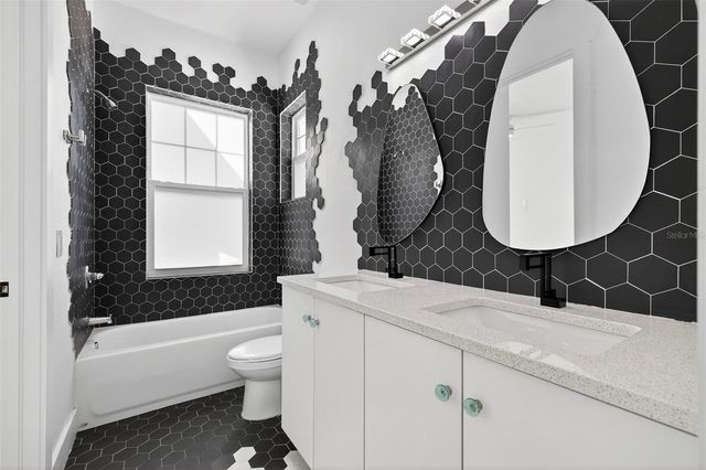 611 24TH AVENUE N, St Petersburg, FL 33704