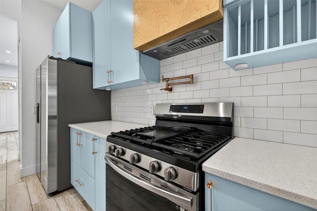 611 24TH AVENUE N, St Petersburg, FL 33704