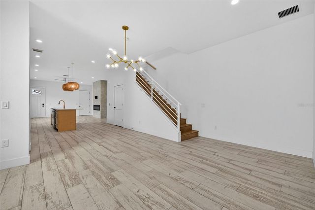 611 24TH AVENUE N, St Petersburg, FL 33704