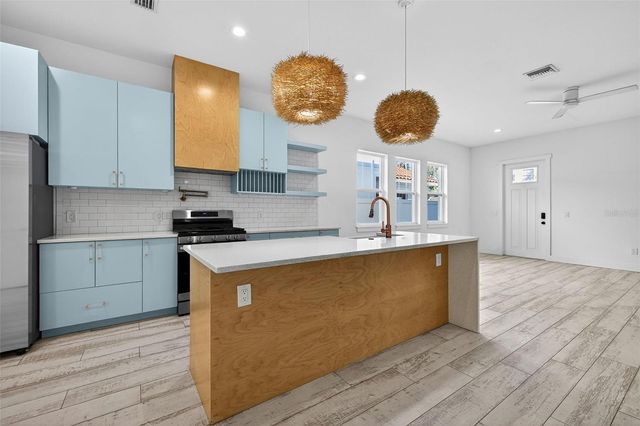 611 24TH AVENUE N, St Petersburg, FL 33704