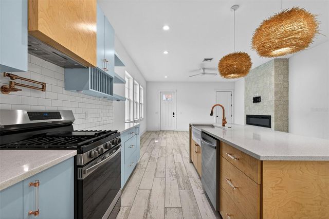 611 24TH AVENUE N, St Petersburg, FL 33704