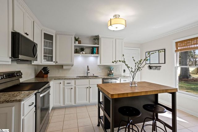 104 Wappoo Lane, Taylors, SC 29687