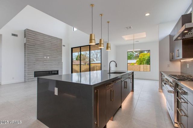 100 W NORTHERN Avenue 15, Phoenix, AZ 85021