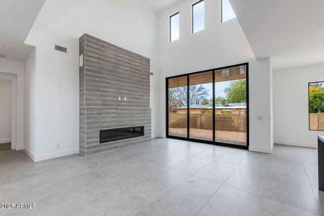 100 W NORTHERN Avenue 15, Phoenix, AZ 85021