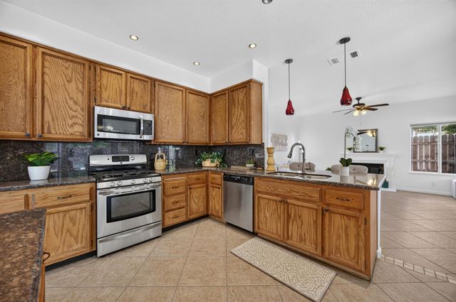 8936 Sheldon Creek Dr, Elk Grove, CA 95624