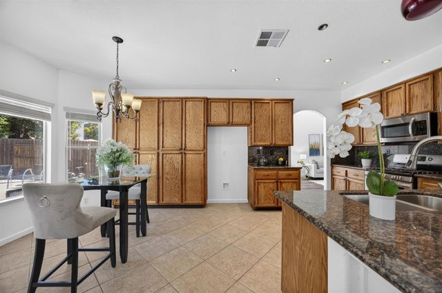8936 Sheldon Creek Dr, Elk Grove, CA 95624