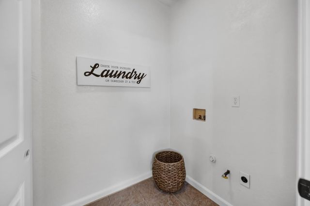 8936 Sheldon Creek Dr, Elk Grove, CA 95624
