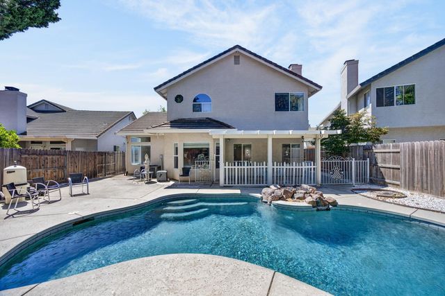 8936 Sheldon Creek Dr, Elk Grove, CA 95624