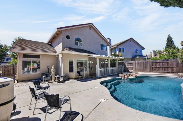8936 Sheldon Creek Dr, Elk Grove, CA 95624