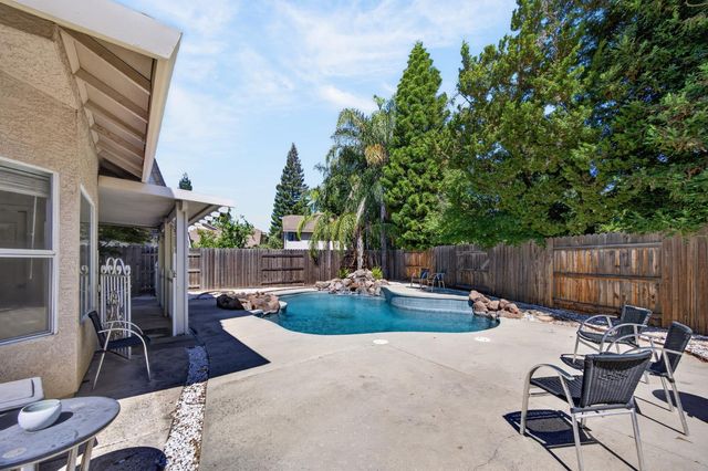 8936 Sheldon Creek Dr, Elk Grove, CA 95624