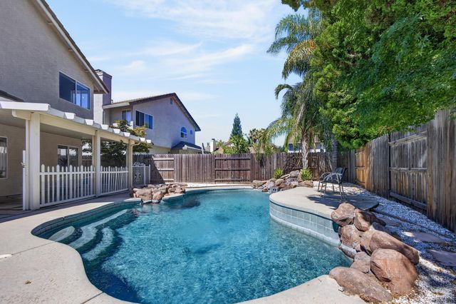 8936 Sheldon Creek Dr, Elk Grove, CA 95624