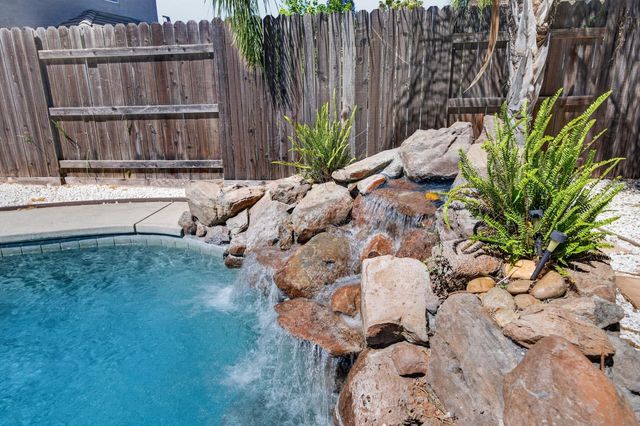 8936 Sheldon Creek Dr, Elk Grove, CA 95624