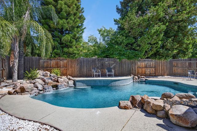 8936 Sheldon Creek Dr, Elk Grove, CA 95624