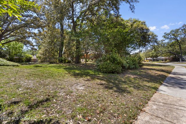 2320 Curcor Drive, Gulfport, MS 39507