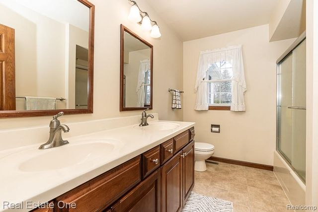 1801 Tahyio Road, Owosso Charter Township, MI 48867