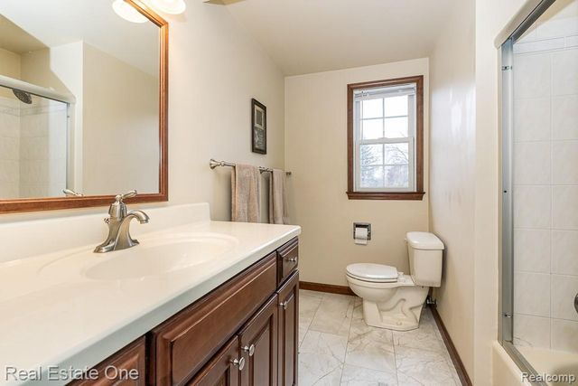 1801 Tahyio Road, Owosso Charter Township, MI 48867