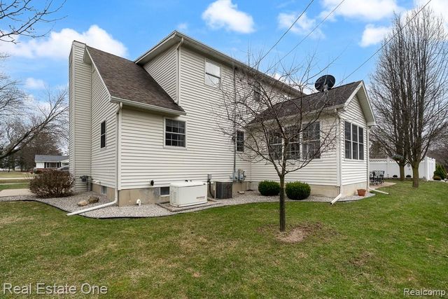 1801 Tahyio Road, Owosso Charter Township, MI 48867