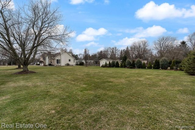 1801 Tahyio Road, Owosso Charter Township, MI 48867