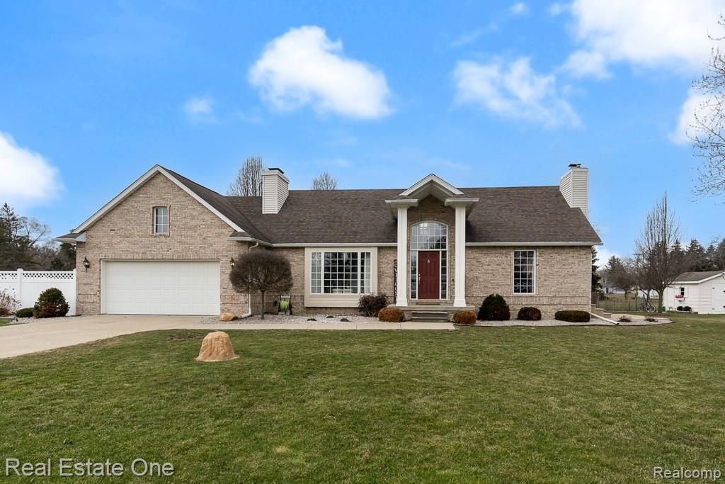 1801 Tahyio Road, Owosso Charter Township, MI 48867