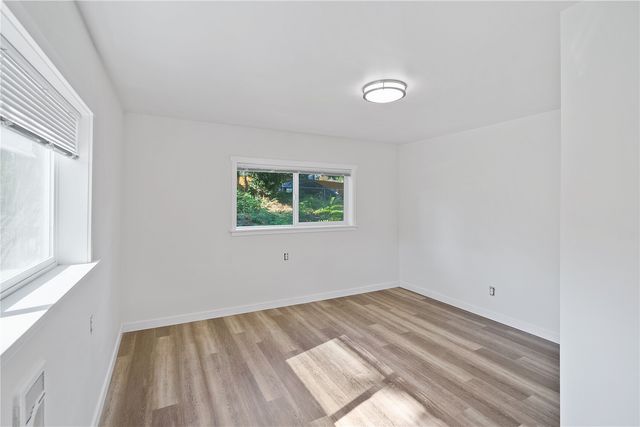 11818 14th Avenue S, Seattle, WA 98168