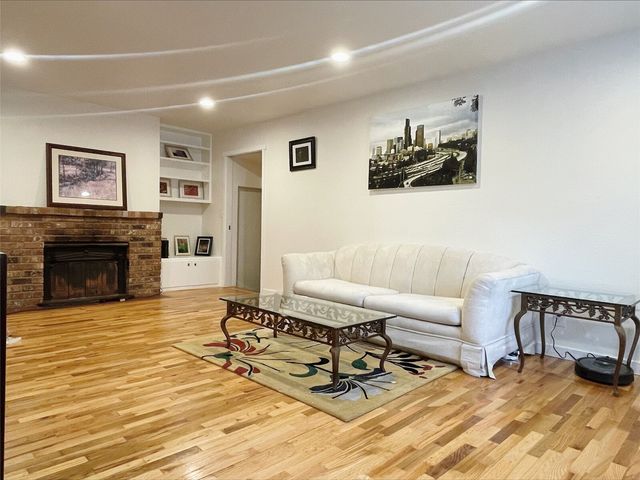 11818 14th Avenue S, Seattle, WA 98168