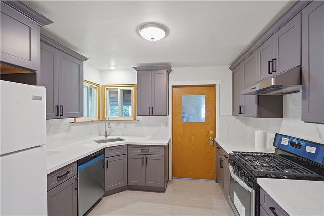 11818 14th Avenue S, Seattle, WA 98168