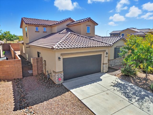 4762 Viento Del Norte, Santa Fe, NM 87507