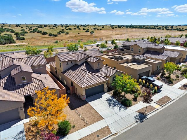 4762 Viento Del Norte, Santa Fe, NM 87507