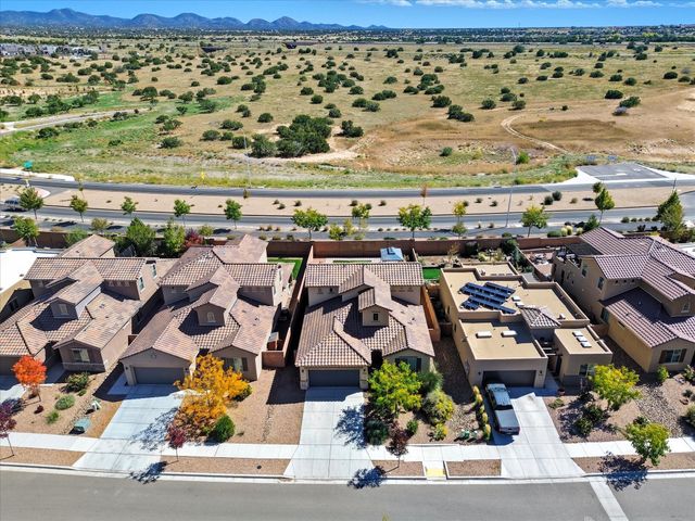 4762 Viento Del Norte, Santa Fe, NM 87507