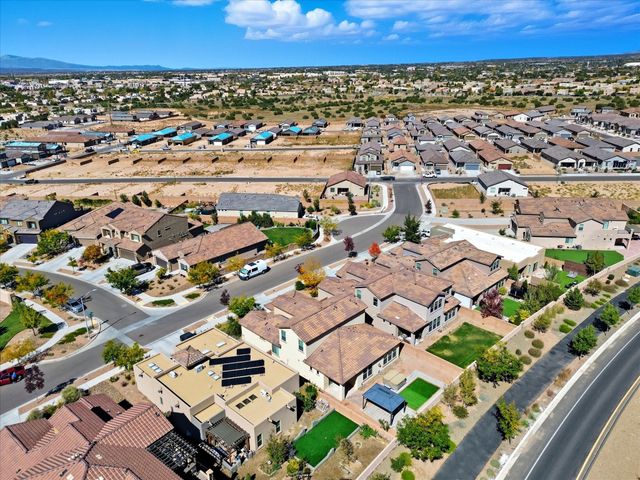 4762 Viento Del Norte, Santa Fe, NM 87507