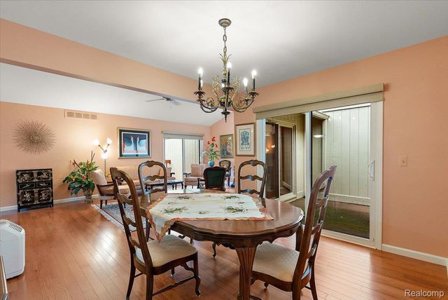 5515 Walnut Circle W 42, West Bloomfield Charter Township, MI 48322